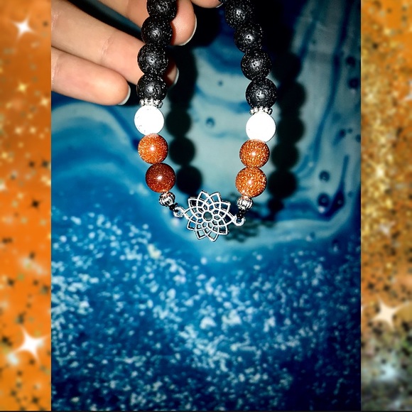 🏵 Hand-made Beaded Bracelet - Picture 2 of 3